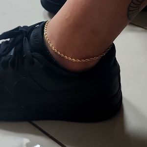 Beautiful 10kt gold anklet.